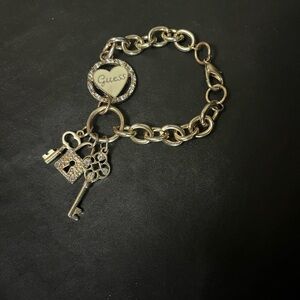 Guess Charm Bracelet with Enamel Heart Charm
Perfect for Valentines gift giving